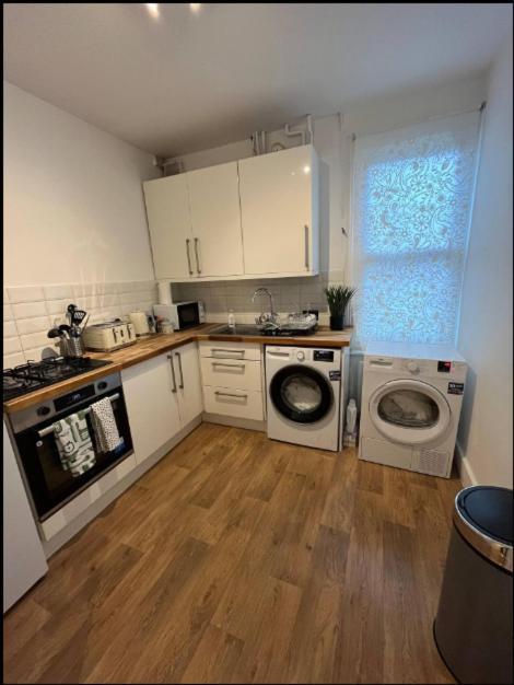 Two Bedroom Apartment In London Eksteriør billede
